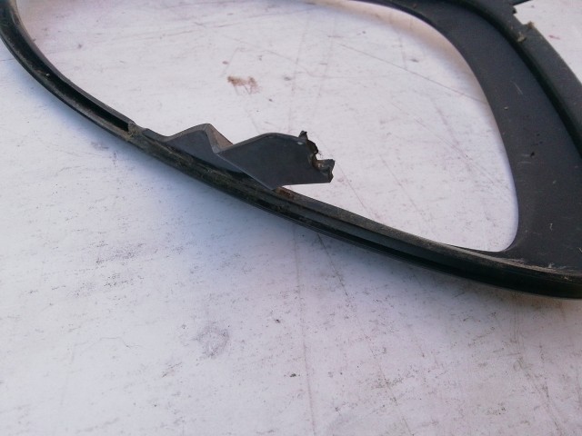 197857 Alfa Romeo MiTo 2008-2018  jobb első fényszóró keret, a képen látható sérüléssel