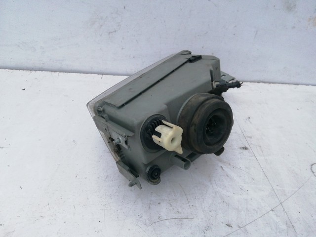 197851 Fiat Punto I. 1993-1999 jobb első fényszóró Hella 46435190