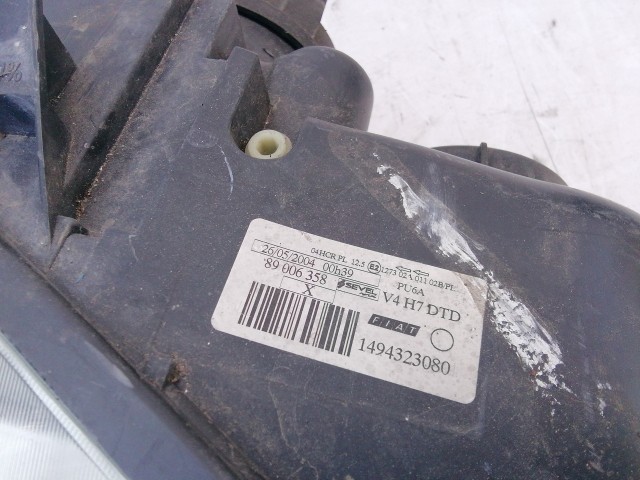 198406 Fiat Ulysse 2001-2010 Lámpa , Fényszóró Használt  sima jobb első