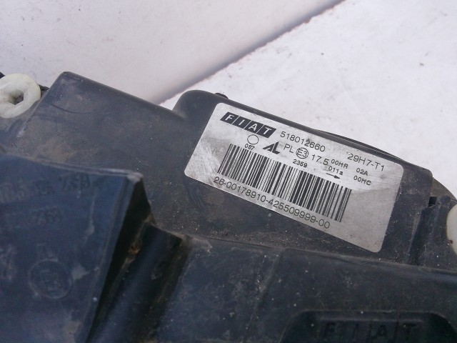 198404 Fiat Croma  2005-2008 Lámpa , Fényszóró Használt  sima a képen látható sérüléssel bal első  a képen látható sérüléssel