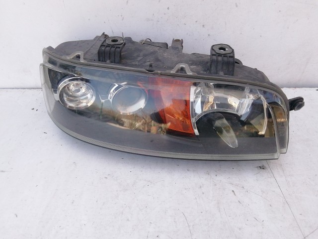 198395 Fiat Punto II. 1999-2003 jobb első fényszóró