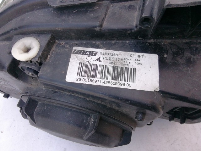 198394 Fiat Croma  2005-2008 Lámpa , Fényszóró Használt  sima bal első  a képen látható sérüléssel