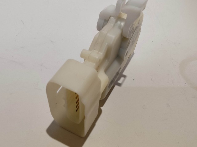 Toyota Yaris 1999-2005 utángyártott új, jobb első centrálzár motor 69110-0D010