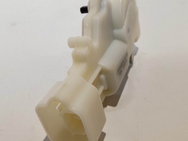 Toyota Yaris 1999-2005 utángyártott új, jobb hátsó centrálzár motor 6913052010
