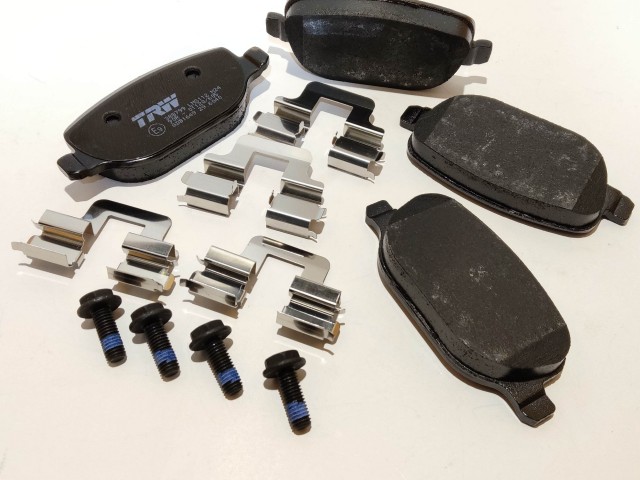 Alfa Romeo 159, Brera, Spider új TRW hátsó fékbetét készlet, hűtött tárcsás kivitelhez