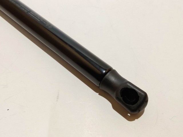 Fiat Grande Punto utángyártott új csomagtérajtó teleszkóp 51778432