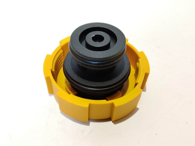 Fiat Croma utángyártott új, kiegyenlítő tartály sapka 51775332