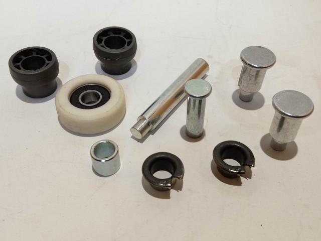 Fiat Doblo 2000-2009 utángyártott új, tolóajtó középső görgő javító készlet 46843004