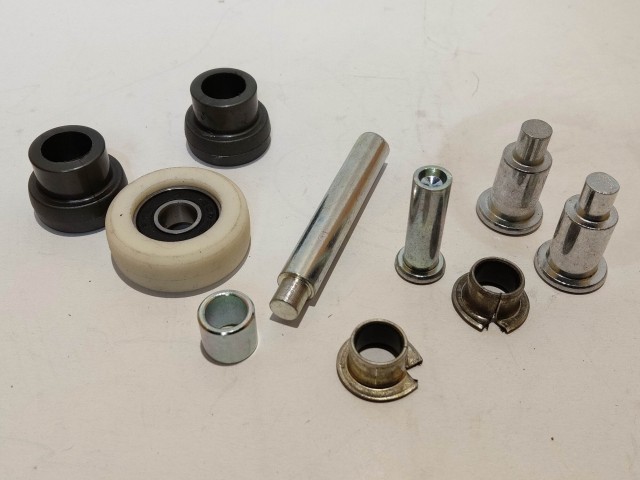 Fiat Doblo 2000-2009 utángyártott új, tolóajtó középső görgő javító készlet 46843004