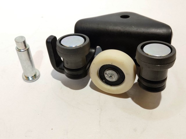 Fiat Doblo 2000-2009 utángyártott új, bal oldali tolóajtó alsó görgő 51735972