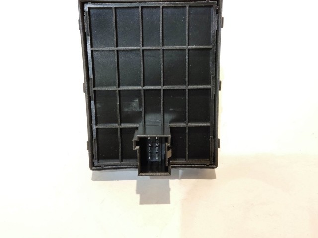 Fiat Doblo 2009-2015 utángyártott új bal első ablakemelő kapcsoló 735498677