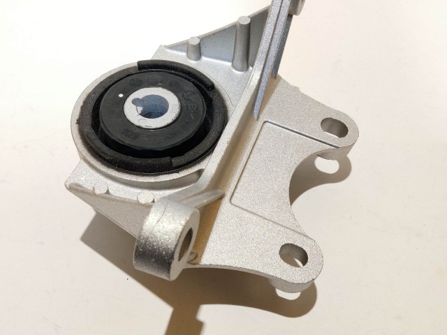 Fiat Bravo 2007-2014 1,4 16v benzin utángyártott új váltótartó gumibak 51835006