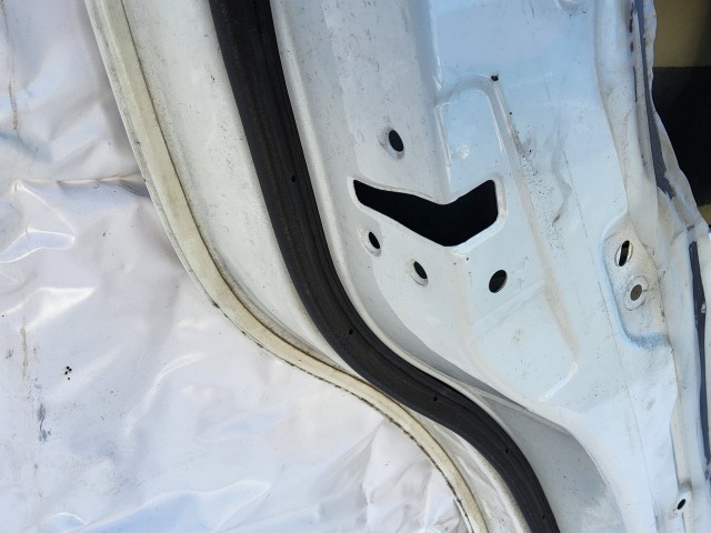 198601 Kia Rio 2011-2017 bal hátsó ajtó, a képen lázható sérüléssel