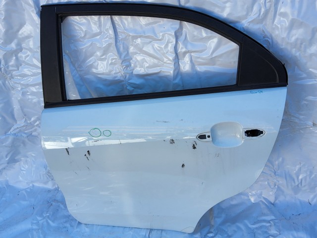 198601 Kia Rio 2011-2017 bal hátsó ajtó, a képen lázható sérüléssel