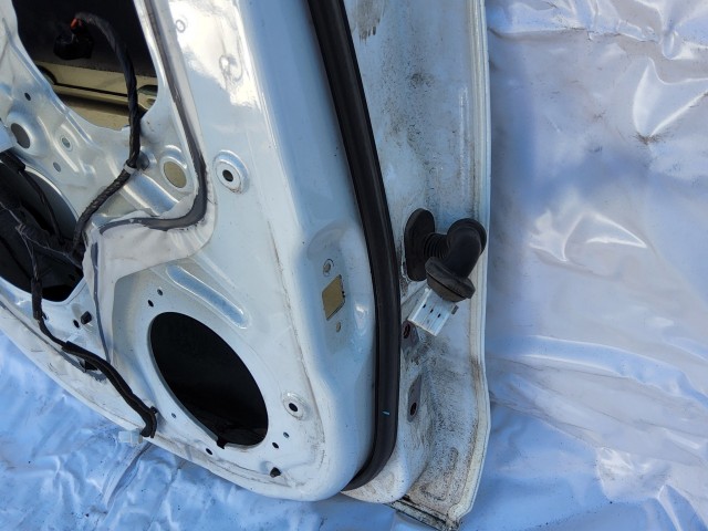 198601 Kia Rio 2011-2017 bal hátsó ajtó, a képen lázható sérüléssel