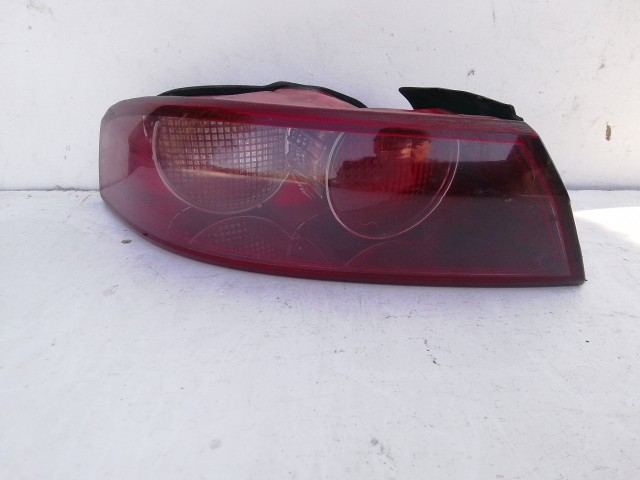 198318 Alfa Romeo 159 2005-2011 bal hátsó külső lámpa, izzófoglalat nélkül, a képen látható sérüléssel