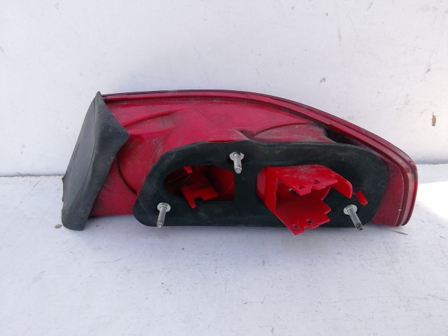 198318 Alfa Romeo 159 2005-2011 bal hátsó külső lámpa, izzófoglalat nélkül, a képen látható sérüléssel