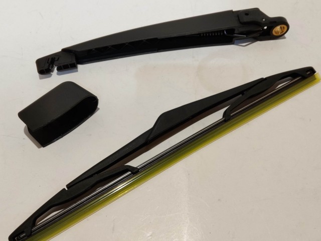 Ford Focus III. kombi 2011-2018 utángyártott új, hátsó ablaktörlő kar lapáttal