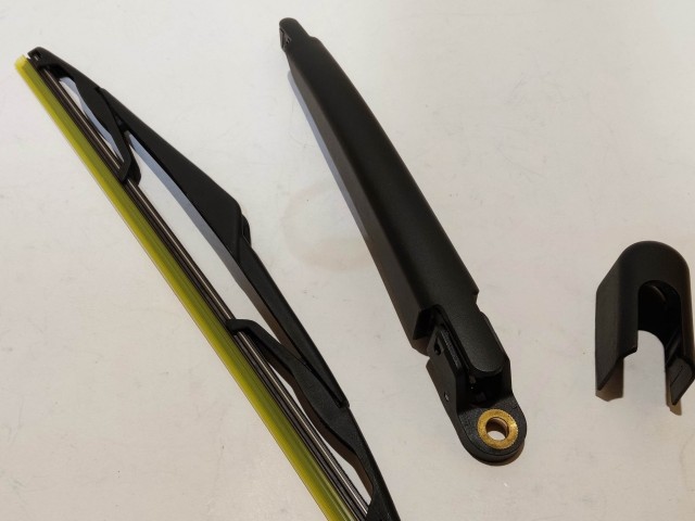 Ford Kuga 2008-2012 utángyártott új, hátsó ablaktörlő kar lapáttal 