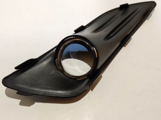 Ford Fiesta 2013-2017 utángyártott új, bal oldali ködlámpa helyes rács