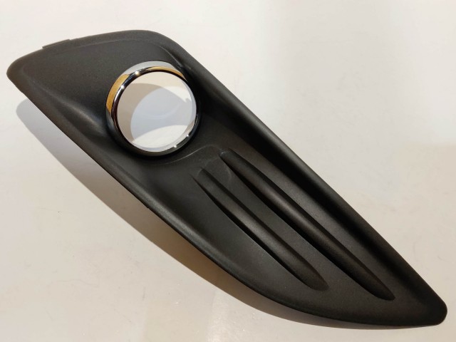 Ford Fiesta 2013-2017 utángyártott új, bal oldali ködlámpa helyes rács