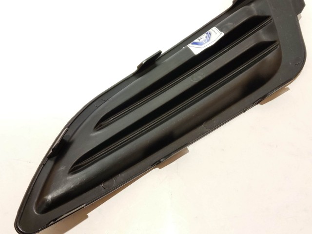 Ford Fiesta 2013-2017 utángyártott új, nem ködlámpás, jobb oldali lökhárító rács