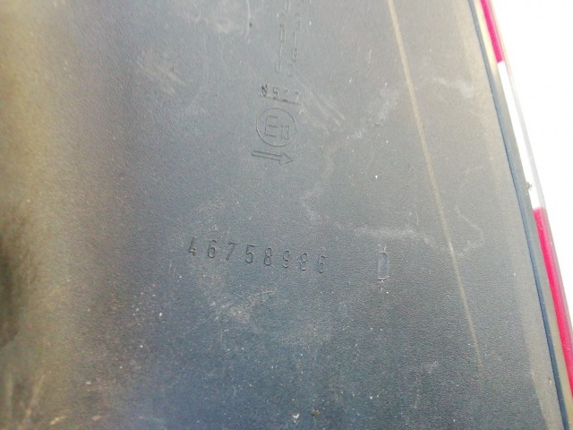 198564 Fiat Stilo 2001-2007 kombi,  jobb hátsó külső lámpa, a képen látható sérüléssel, izzófoglalat nélkül