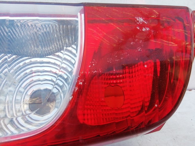 198555  Fiat Fiorino , Qubo, Citroen Nemo jobb hátsó lámpa izzófoglalat nélkül!!!! a képen látható sérüléssel