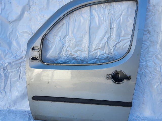 198640 Fiat Doblo 2000-2009 bal első ajtó, a képen látható sérüléssel