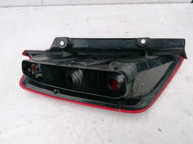 198533 Fiat Grande Punto jobb hátsó lámpa izzófoglalat nélkül, a képen látható sérüléssel
