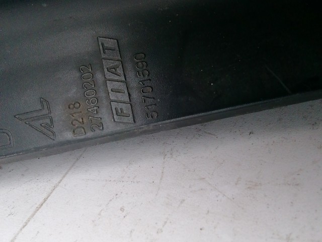 198532 Fiat Grande Punto jobb hátsó lámpa izzófoglalat nélkül, a képen látható sérüléssel