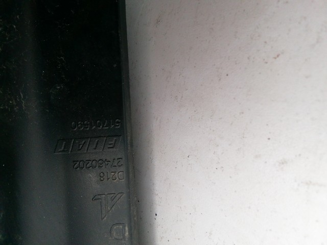 198531 Fiat Grande Punto jobb hátsó lámpa izzófoglalat nélkül, a képen látható sérüléssel