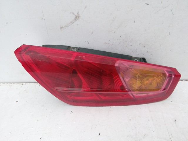198530 Fiat Grande Punto jobb hátsó lámpa izzófoglalat nélkül, a képen látható sérüléssel