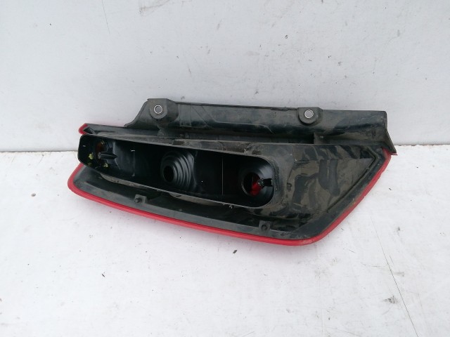 198530 Fiat Grande Punto jobb hátsó lámpa izzófoglalat nélkül, a képen látható sérüléssel