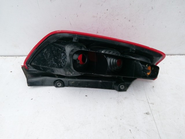 198529 Fiat Grande Punto jobb hátsó lámpa izzófoglalat nélkül, a képen látható sérüléssel