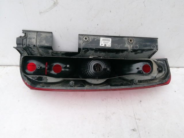 198506 Fiat Doblo 2009-2015 bal hátsó lámpa, kettényíló hátsó ajtókhoz,a képen látható sérüléssel