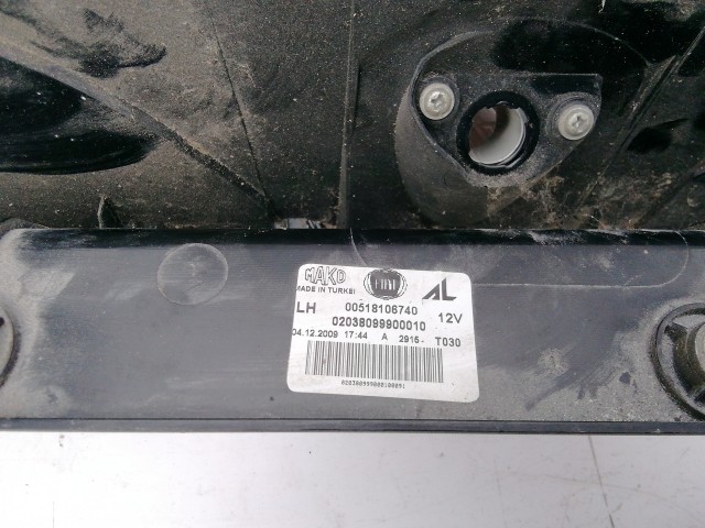 198506 Fiat Doblo 2009-2015 bal hátsó lámpa, kettényíló hátsó ajtókhoz,a képen látható sérüléssel