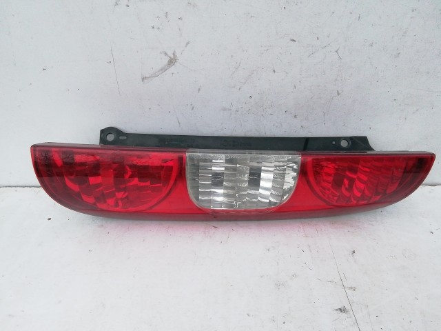 198502 Fiat Doblo 2005-2009 jobb hátsó lámpa, izzófoglalat nélkül, a képen látható sérüléssel