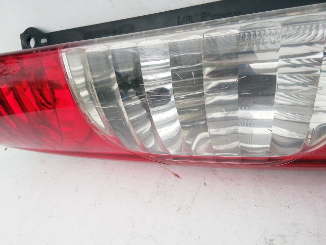 198502 Fiat Doblo 2005-2009 jobb hátsó lámpa, izzófoglalat nélkül, a képen látható sérüléssel