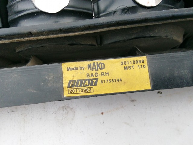 198502 Fiat Doblo 2005-2009 jobb hátsó lámpa, izzófoglalat nélkül, a képen látható sérüléssel