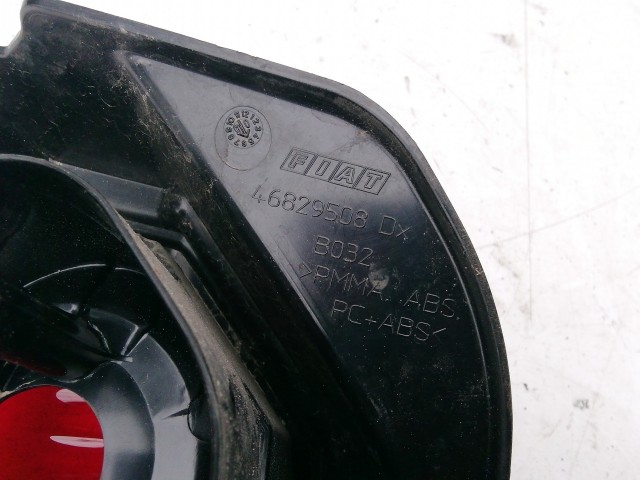 198498  Fiat Idea jobb hátsó Lámpa, izzó foglalat nélkül!!