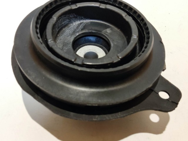 Alfa Romeo Giulietta utángyártott új, jobb oldali toronycsapágy gumiszilnettel  51810638