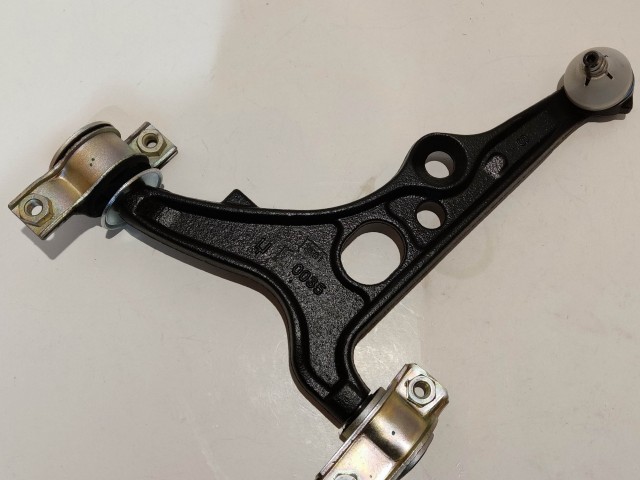 Fiat Bravo, Brava utángyártott új bal első alsó rengőkar 