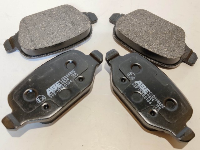 Alfa Romeo,Fiat,Lancia utángyártott új hátsó fékbetét szett, ABE gyártmány 77365786