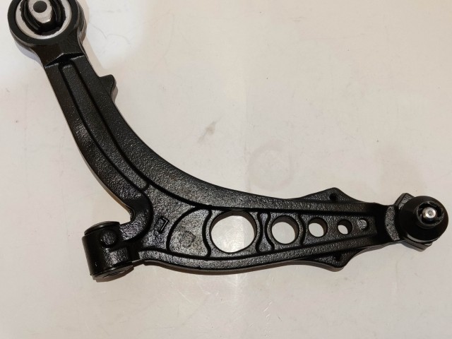 Fiat Punto II.-III. utángyártott új bal első alsó lengőkar