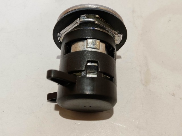 Fiat Punto II.-III. 3 ajtós utángyártott új, bal oldali zárbetét ház