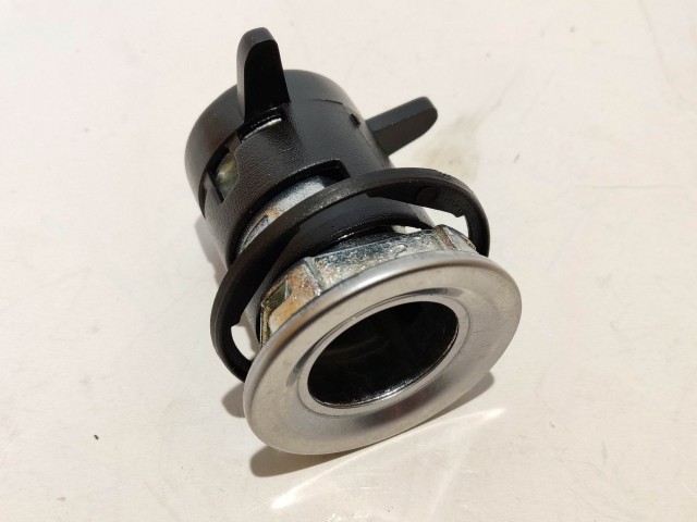 Fiat Punto II.-III. 3 ajtós utángyártott új, bal oldali zárbetét ház