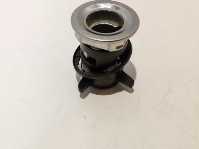 Fiat Punto II.-III. 3 ajtós utángyártott új jobb oldali zárbetét ház