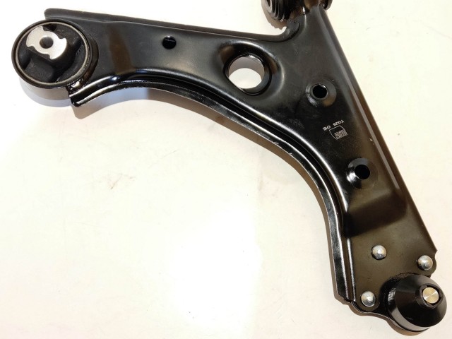 Fiat Grande Punto utángyártott új, jobb első alsó lengőkar