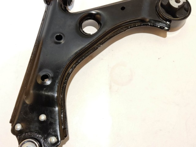 Fiat Grande Punto utángyártott új, jobb első alsó lengőkar